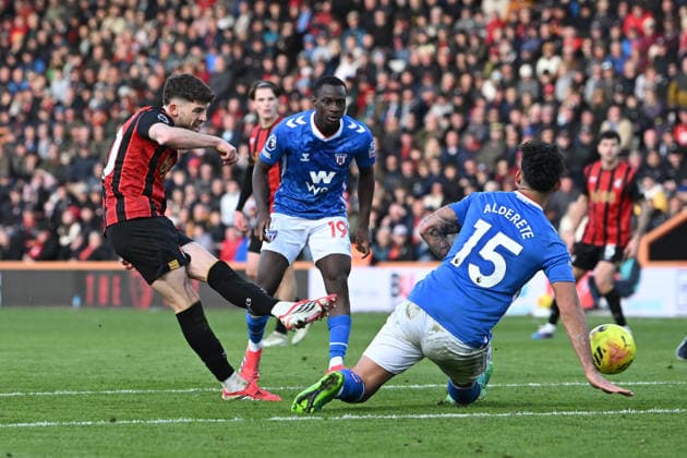Bournemouth v Sunderland, Premier League Ryan Christie (10) of AFC Bournemouth shoots at goal during the Premier League match between Bournemouth and Sunderland at the Vitality Stadium, Bournemouth, UK on 28 February 2026. Bournemouth Vitality Stadium Dorset UK Editorial use only DataCo restrictions apply See www.football-dataco.com , Copyright: xGrahamxHuntx PSI-23826-0085