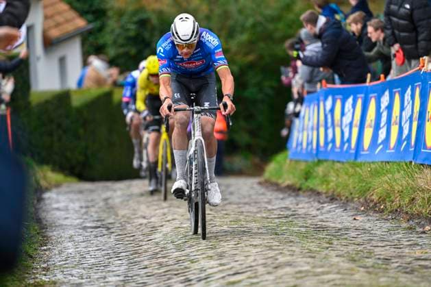 Omloop Het Nieuwsblad 2026 Cycling Race NINOVE, BELGIUM - FEBRUARY 28 : Van Der Poel Mathieu (NED) of Alpecin-Premier Tech in action during the 81th edition of Omloop Het Nieuwsblad an UCI World Tour 1.UWT one day cycling road race for Men Elite of km with start in Ghent and finish in Ninove on February 28, 2026 in Ninove, Belgium, 28 02 2026 ( Motordriver Kenny Verfaillie - Ninove Belgium  Copyright: xNicoxVereeckenx