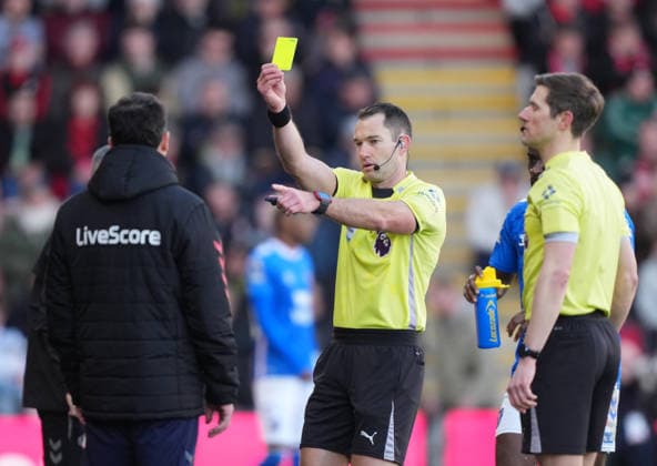Bournemouth v Sunderland, Premier League, Football, Vitality Stadium, Bournemouth, UK - 28 Feb 2026 Referee Jarred Gillett shows the yellow card to Regis Le Bris manager of Sunderland. Bournemouth Vitality Stadium Bournemouth UK, UK NEWSPAPERS OUT Copyright: xSeanxRyanx