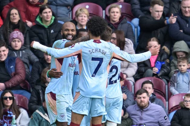 28th February 2026; Turf Moor, Burnley, Lancashire, England; Premier League Football, Burnley versus Brentford; Igor Thiago of Brentford celebrates with team mates after scoring in the 25th minute for 0-2  LeexDurkin Content restricted for UK based newspaper