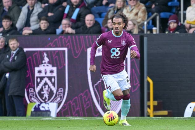 28th February 2026; Turf Moor, Burnley, Lancashire, England; Premier League Football, Burnley versus Brentford; Lucas Pires of Burnley with the ball  LeexDurkin Content restricted for UK based newspaper