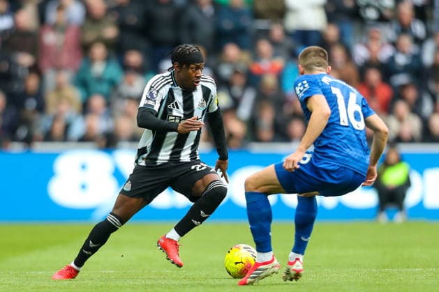 Newcastle United v Everton, Premier League Anthony Elanga Of Newcastle United skips past Vitaliy Mykolenko Of Everton during the Newcastle United v Everton Premier League match at St. James Park, Newcastle Upon Tyne, England on 28 February 2026 Credit: Lee Keuneke Every Second Media Editorial use only. All images are copyright Every Second Media Limited. No images may be reproduced without prior permission. All rights reserved. Premier League and Football League images are subject to licensing agreements with Football DataCo Limited. see https: www.football-dataco.com Copyright: xIMAGO EveryxSecondxMediax ESM-1827-0063 LeexKeunekex xEveryxSecondxMediax
