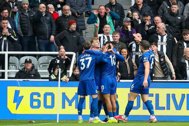 Newcastle United v Everton, Premier League Jarrad Branthwaite Of Everton scores a GOAL 0-1 and celebrates during the Newcastle United v Everton Premier League match at St. James Park, Newcastle Upon Tyne, England on 28 February 2026 Credit: Lee Keuneke Every Second Media Editorial use only. All images are copyright Every Second Media Limited. No images may be reproduced without prior permission. All rights reserved. Premier League and Football League images are subject to licensing agreements with Football DataCo Limited. see https: www.football-dataco.com Copyright: xIMAGO EveryxSecondxMediax ESM-1827-0064 LeexKeunekex xEveryxSecondxMediax