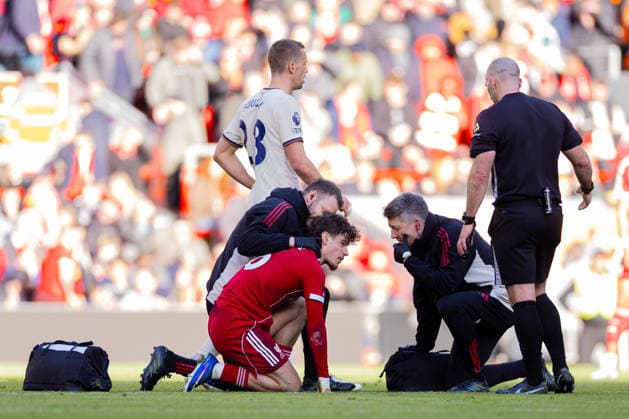 Football - FA Premier League - Liverpool FC v West Ham United FC LIVERPOOL, ENGLAND - Saturday, February 28, 2026: Liverpool s Milos Kerkez receives treatment during the FA Premier League match between Liverpool FC and West Ham United FC at Anfield. (Photo by David Rawcliffe Propaganda) LIVERPOOL Anfield MERSEYSIDE ENGLAND  Copyright: xDavidxRawcliffex P2026-02-28-Liverpool_West_Ham-64