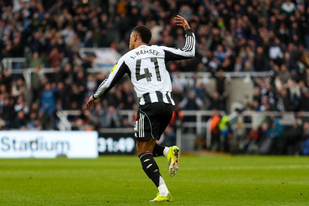 Newcastle United v Everton, Premier League Jacob Ramsey Of Newcastle United scores a GOAL 1-1 and celebrates during the Newcastle United v Everton Premier League match at St. James Park, Newcastle Upon Tyne, England on 28 February 2026 Credit: Lee Keuneke Every Second Media Editorial use only. All images are copyright Every Second Media Limited. No images may be reproduced without prior permission. All rights reserved. Premier League and Football League images are subject to licensing agreements with Football DataCo Limited. see https: www.football-dataco.com Copyright: xIMAGO EveryxSecondxMediax ESM-1827-0071 LeexKeunekex xEveryxSecondxMediax
