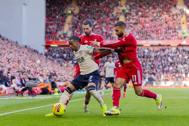 Football - FA Premier League - Liverpool FC v West Ham United FC LIVERPOOL, ENGLAND - Saturday, February 28, 2026: Liverpool s Dominik Szoboszlai (L) and Mohamed Salah (R) challenge West Ham United s Crysencio Summerville during the FA Premier League match between Liverpool FC and West Ham United FC at Anfield. (Photo by David Rawcliffe Propaganda) LIVERPOOL Anfield MERSEYSIDE ENGLAND  Copyright: xDavidxRawcliffex P2026-02-28-Liverpool_West_Ham-72