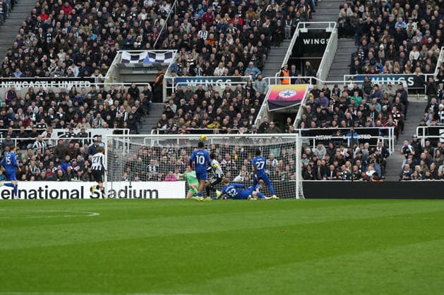 28th February 2026; St James Park, Newcastle, England; Premier League Football, Newcastle United versus Everton; Jacob Ramsey of Newcastle United scores to make the score 1-1 in the 32nd minute  AlecxBrown Content restricted for UK based newspaper