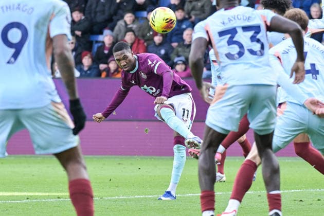 28th February 2026; Turf Moor, Burnley, Lancashire, England; Premier League Football, Burnley versus Brentford; Jaidon Anthony of Burnley crosses the ball into the Brentford box  LeexDurkin Content restricted for UK based newspaper