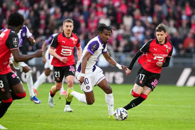 Stade Rennais FC v Toulouse FC - Ligue 1 McDonald s 2025 2026 17 Sebastian SZYMANSKI (srfc) - 10 Yann GBOHO (tfc) during the Ligue 1 McDonald s match between Rennes and Toulouse at Roazhon Park on February 28, 2026 in Rennes, France. Rennes France  Copyright: xFEPx 776348309