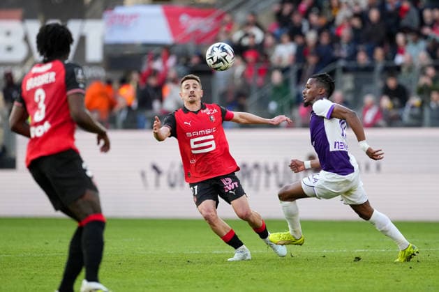 Stade Rennais FC v Toulouse FC - Ligue 1 McDonald s 2025 2026 21 Valentin RONGIER (srfc) - 10 Yann GBOHO (tfc) during the Ligue 1 McDonald s match between Rennes and Toulouse at Roazhon Park on February 28, 2026 in Rennes, France. Rennes France  Copyright: xFEPx 776348309