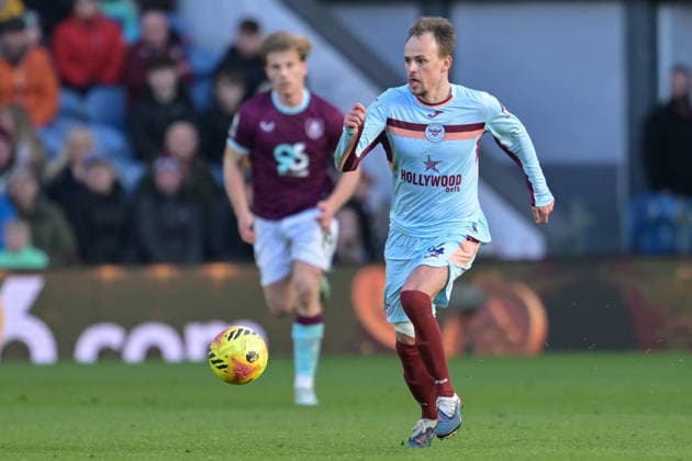 28th February 2026; Turf Moor, Burnley, Lancashire, England; Premier League Football, Burnley versus Brentford; Mikkel Damsgaard of Brentford controls the ball at pace  LeexDurkin