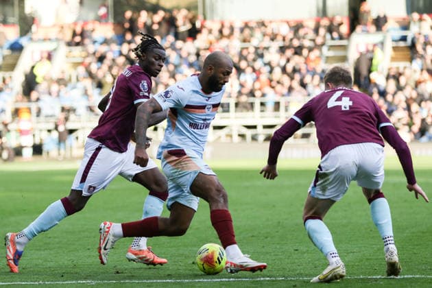 Igor Thiago (9 Brentford) controls the ball during the Premier League match between Burnley and Brentford at Turf Moor in Burnley, England on 28th February 2026. Copyright: xSeanxChandlerx xSPPx Sportspressphoto_SPR98633