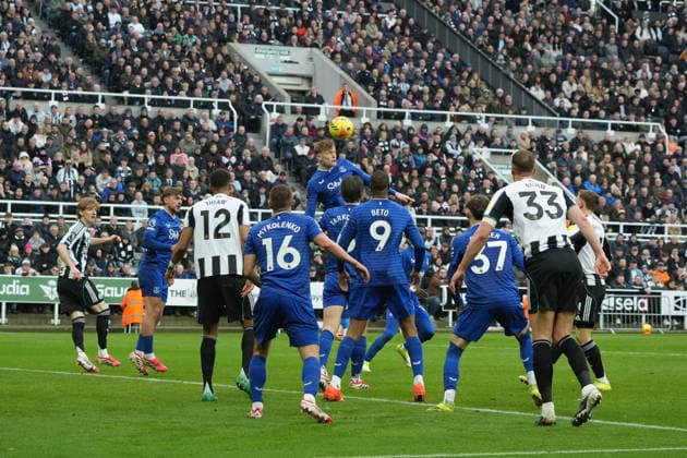 28th February 2026; St James Park, Newcastle, England; Premier League Football, Newcastle United versus Everton; Jarrad Branthwaite of Everton wins a header and clears the ball  AlecxBrown Content restricted for UK based newspaper