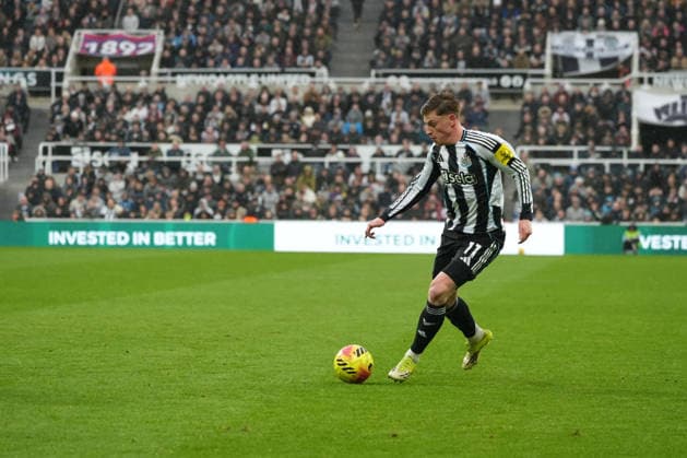 28th February 2026; St James Park, Newcastle, England; Premier League Football, Newcastle United versus Everton; Harvey Barnes of Newcastle United runs down the wing with the ball  AlecxBrown Content restricted for UK based newspaper