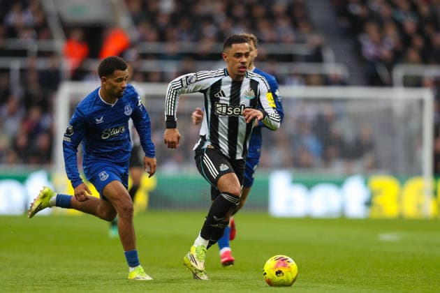 Newcastle United v Everton, Premier League Jacob Ramsey Of Newcastle United in action during the Newcastle United v Everton Premier League match at St. James Park, Newcastle Upon Tyne, England on 28 February 2026 Credit: Lee Keuneke Every Second Media Editorial use only. All images are copyright Every Second Media Limited. No images may be reproduced without prior permission. All rights reserved. Premier League and Football League images are subject to licensing agreements with Football DataCo Limited. see https: www.football-dataco.com Copyright: xIMAGO EveryxSecondxMediax ESM-1827-0135 LeexKeunekex xEveryxSecondxMediax