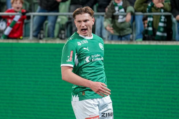 Fussball: Schweiz: Brack Super League 2025 2026 - 27. Spieltag, 28.02.2026 - FC St. Gallen vs. FC Winterthur (kybunpark, St. Gallen); Torjubel zum 2:1 durch Alessandro Vogt (18, FC St. Gallen) Copyright: xValentinxDomgjonix