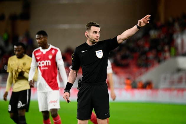 FOOTBALL : AS Monaco VS Angers SCO - Ligue 1 McDonald s - 28 02 2026 Referee Guillaume Paradis during the Ligue 1 McDonald s match between AS Monaco and Angers SCO on February 28, 2026 at the Louis II Stadium in Monaco MonacoMonaco  Copyright: xWilliamxCannarellax