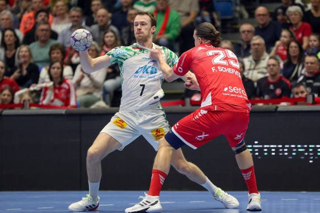 28.02.2026, xgox, Handball - Daikin HBL MT Melsungen - SC Magdeburg emspor, v.l. Felix Claar (Magdeburg, 7), Olle Forsell Schefvert (Melsungen, 25) Zweikampf, Duell, Kampf, tackle Kassel