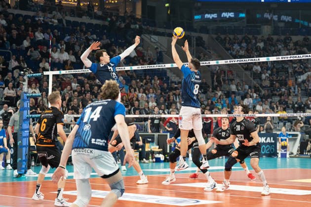 28.02.2026, xhfmx, Volleyball DVV Pokalfinale 2026 Herren, VfB Friedrichshafen - SVG Lüneburg Louis Kunstmann (VfB Friedrichshafen), Aleksa Batak (VfB Friedrichshafen) (DFL DFB REGULATIONS PROHIBIT ANY USE OF PHOTOGRAPHS as IMAGE SEQUENCES and or QUASI-VIDEO) Mannheim