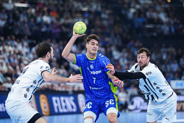 Veron Nacinovic (THW Kiel, 93), Julian Koester (VfL Gummersbach, 07), Domagoj Duvnjak (THW Kiel, 04) GER, THW Kiel vs. VfL Gummersbach, Handball, 1. Bundesliga, Spieltag 23, Saison 2025 2026, 28.02.2026 GER, THW Kiel vs. VfL Gummersbach, Handball, 1. Bundesliga, Spieltag 23, Saison 2025 2026, 28.02.2026 Kiel Copyright: xEibner-Pressefoto MarcelxvonxFehrnx EP_MFN