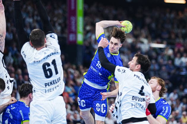 Wurf Tor Miro Schluroff (VfL Gummersbach, 15) GER, THW Kiel vs. VfL Gummersbach, Handball, 1. Bundesliga, Spieltag 23, Saison 2025 2026, 28.02.2026 GER, THW Kiel vs. VfL Gummersbach, Handball, 1. Bundesliga, Spieltag 23, Saison 2025 2026, 28.02.2026 Kiel Copyright: xEibner-Pressefoto MarcelxvonxFehrnx EP_MFN