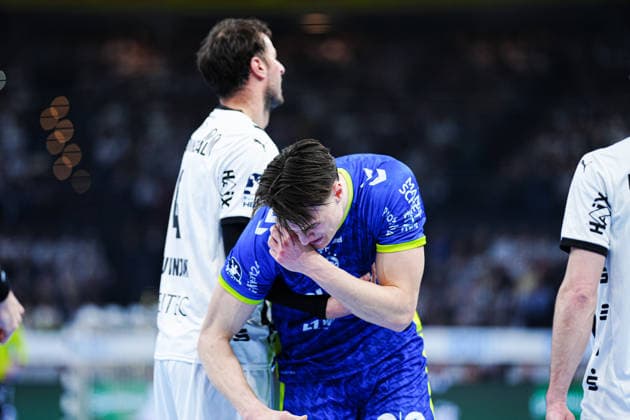 Miro Schluroff (VfL Gummersbach, 15) nach Schlag von Domagoj Duvnjak (THW Kiel, 04) GER, THW Kiel vs. VfL Gummersbach, Handball, 1. Bundesliga, Spieltag 23, Saison 2025 2026, 28.02.2026 GER, THW Kiel vs. VfL Gummersbach, Handball, 1. Bundesliga, Spieltag 23, Saison 2025 2026, 28.02.2026 Kiel Copyright: xEibner-Pressefoto MarcelxvonxFehrnx EP_MFN