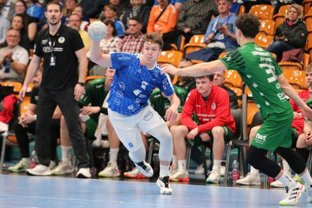 28.02.2026 Handball Herren 2025 2026 2. Handball-Bundesliga 22. Spieltag Dessau-Roßlauer HV 06 - Eulen Ludwigshafen Anhalt Arena Dessau Fritz-Leon Haake (Dessau, 6, blau) im Angriff. Dessau-Roßlau Sachsen-Anhalt Deutschland