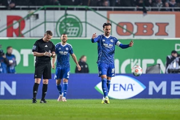 28.02.2026, Fussball, 2. Bundesliga, Saison 2025 2026, 24. Spieltag, SpVgg Greuther Fürth - FC Schalke 04, Kenan Karaman (FC Schalke 04) xRHR-FOTO YYx