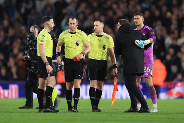 Football - Premier League - Leeds United v Manchester City 28th February 2026 - Premier League - Leeds United v Manchester City - Leeds United goalkeeper Karl Darlow holds back Leeds United manager Daniel Farke as he argues with referee Peter Bankes and his officials having been shown the red card and sent off after the match - Photo: Simon Stacpoole Offside. Leeds UK Copyright: xSimonxStacpoolexOffside
