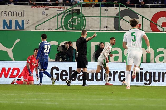 28.02.2026, xrekx, Fussball 2.Bundesliga, SpVgg Greuther Fuerth - FC Schalke 04 v.l. Torjubel nach dem Tor zum celebrating the goal celebrate 1:0 durch Dennis Srbeny (SpVgg Greuther Fuerth) (DFL DFB REGULATIONS PROHIBIT ANY USE OF PHOTOGRAPHS as IMAGE SEQUENCES and or QUASI-VIDEO) Fuerth