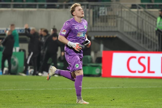 28.02.2026, xrekx, Fussball 2.Bundesliga, SpVgg Greuther Fuerth - FC Schalke 04 v.l. Torjubel nach dem Tor zum celebrating the goal celebrate 1:0 durch Dennis Srbeny (SpVgg Greuther Fuerth) Silas Prüfrock Pruefrock (SpVgg Greuther Fuerth) (DFL DFB REGULATIONS PROHIBIT ANY USE OF PHOTOGRAPHS as IMAGE SEQUENCES and or QUASI-VIDEO) Fuerth