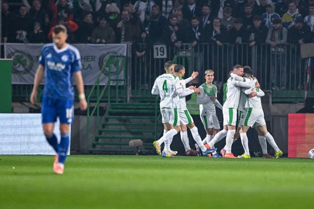 28.02.2026, Fussball, 2. Bundesliga, Saison 2025 2026, 24. Spieltag, SpVgg Greuther Fürth - FC Schalke 04, Dennis Srbeny (SpVgg Greuther Fürth) freut sich über das Tor zum 1:0 xRHR-FOTO YYx