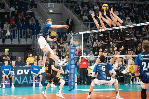28.02.2026, xhfmx, Volleyball DVV Pokalfinale 2026 Herren, VfB Friedrichshafen - SVG Lüneburg Parker van Buren (VfB Friedrichshafen) (DFL DFB REGULATIONS PROHIBIT ANY USE OF PHOTOGRAPHS as IMAGE SEQUENCES and or QUASI-VIDEO) Mannheim