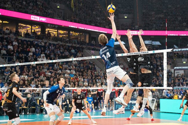 28.02.2026, xhfmx, Volleyball DVV Pokalfinale 2026 Herren, VfB Friedrichshafen - SVG Lüneburg Parker van Buren (VfB Friedrichshafen) (DFL DFB REGULATIONS PROHIBIT ANY USE OF PHOTOGRAPHS as IMAGE SEQUENCES and or QUASI-VIDEO) Mannheim