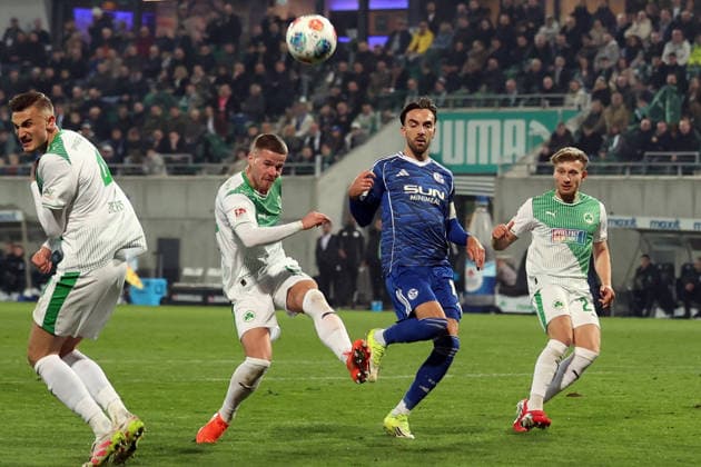 28.02.2026, xrekx, Fussball 2.Bundesliga, SpVgg Greuther Fuerth - FC Schalke 04 v.l. Jan Elvedi (SpVgg Greuther Fuerth) Kenan Karaman (FC Schalke 04) Zweikampf, Aktion, action, battle for the ball (DFL DFB REGULATIONS PROHIBIT ANY USE OF PHOTOGRAPHS as IMAGE SEQUENCES and or QUASI-VIDEO) Fuerth