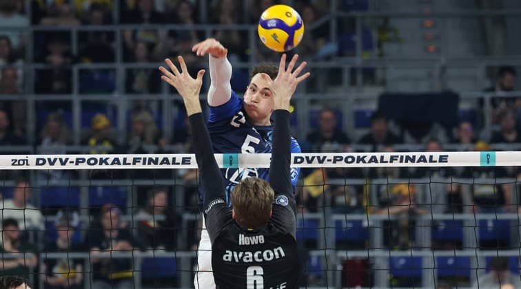 28.02.2026, Deutschland, Mannheim, Volleyball Bundesliga, Zoi DVV Pokalfinale 2026, VfB Friedrichshafen vs. SVG Lüneburg, Louis Kunstmann (Friedrichshafen)
