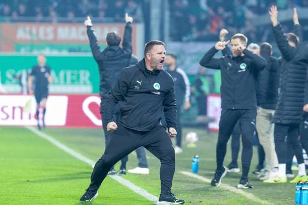 Fürths Teamkoordinator Daniel Wiegand freut sich ueber das 1:0 seiner Mannschaft, Jubel, Emotion, Spvgg Greuther Fuerth vs. FC Schalke 04, Fussball, Maenner, 2. Bundesliga, Saison 2025 2026, Rueckrunde, 24. Spieltag, 28.02.2026 DFB regulations prohibit any use of photographs as image sequences and or quasi-video Fuerth Bayern Deutschland