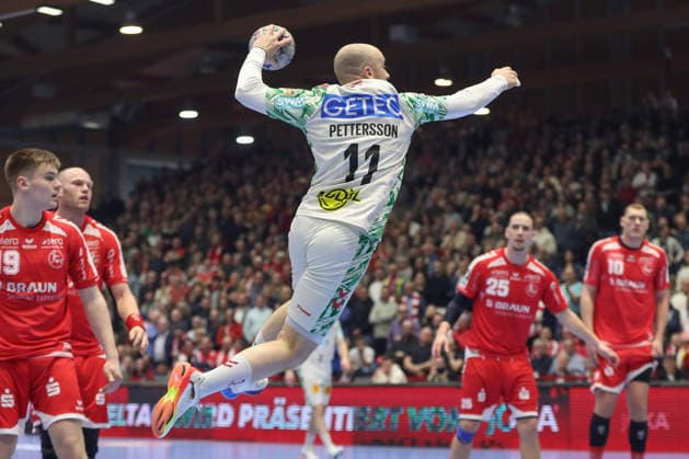 28.02.2026, xgox, Handball - Daikin HBL MT Melsungen - SC Magdeburg emspor, v.l. Daniel Pettersson (Magdeburg, 11) wirft Tor, Torschuetze, erzielt Tor, Treffer, scores the goal Kassel