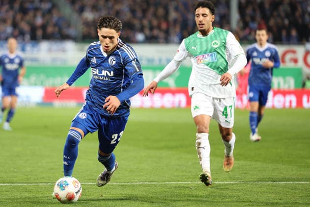 28.02.2026, xrekx, Fussball 2.Bundesliga, SpVgg Greuther Fuerth - FC Schalke 04 v.l. Soufiane El-Faouzi (FC Schalke 04) Sayfallah Ltaief (SpVgg Greuther Fuerth) (DFL DFB REGULATIONS PROHIBIT ANY USE OF PHOTOGRAPHS as IMAGE SEQUENCES and or QUASI-VIDEO) Fuerth