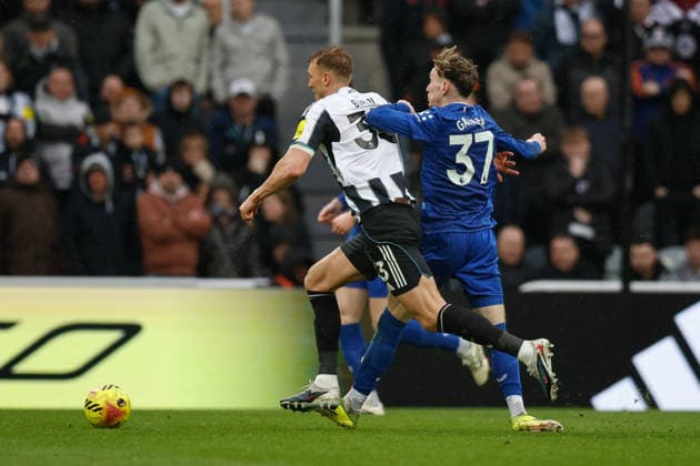 Newcastle United v Everton, Premier League Dan Burn of Newcastle United battles with James Garner of Everton during the Premier League match between Newcastle United and Everton at St. James s Park, Newcastle, UK on 28 February 2026. Newcastle St. James s Park Tyne and Wear UK Editorial use only DataCo restrictions apply See www.football-dataco.com , Copyright: xCraigxCowanx PSI-23820-0190