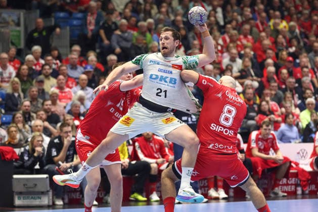 28.02.2026, xtgx, Handball, Daikin HBL, MT Melsungen - SC Magdeburg v.l. Albin Lagergren (Magdeburg, 21) wirft Tor, Torschuetze, erzielt Tor, Treffer, scores the goal Kassel