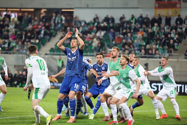 28.02.2026, xrekx, Fussball 2.Bundesliga, SpVgg Greuther Fuerth - FC Schalke 04 v.l. Edin Dzeko (FC Schalke 04) (DFL DFB REGULATIONS PROHIBIT ANY USE OF PHOTOGRAPHS as IMAGE SEQUENCES and or QUASI-VIDEO) Fuerth