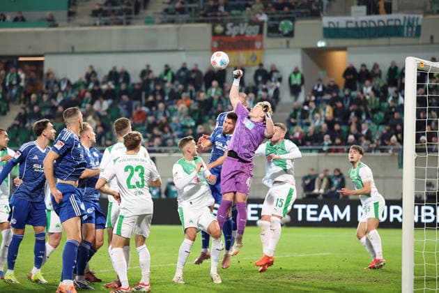 28.02.2026, xrekx, Fussball 2.Bundesliga, SpVgg Greuther Fuerth - FC Schalke 04 v.l. Silas Prüfrock Pruefrock (SpVgg Greuther Fuerth) (DFL DFB REGULATIONS PROHIBIT ANY USE OF PHOTOGRAPHS as IMAGE SEQUENCES and or QUASI-VIDEO) Fuerth