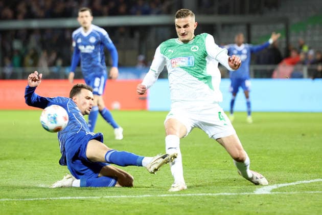28.02.2026, xrekx, Fussball 2.Bundesliga, SpVgg Greuther Fuerth - FC Schalke 04 v.l. Foulspiel Dejan Ljubicic (FC Schalke 04) Philipp Ziereis (SpVgg Greuther Fuerth) Gelbe Karte (DFL DFB REGULATIONS PROHIBIT ANY USE OF PHOTOGRAPHS as IMAGE SEQUENCES and or QUASI-VIDEO) Fuerth