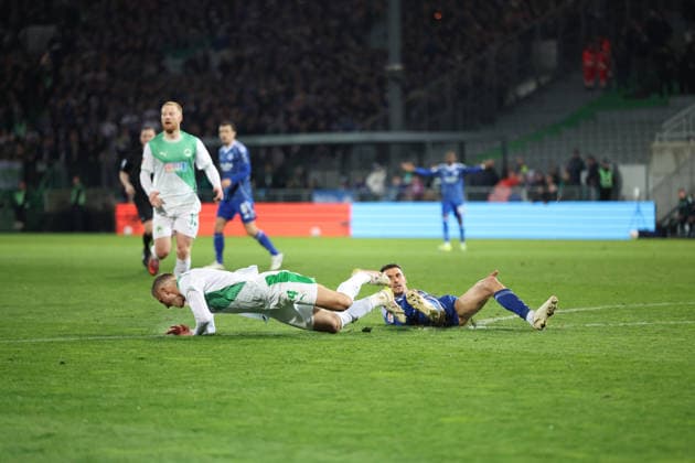 28.02.2026, xrekx, Fussball 2.Bundesliga, SpVgg Greuther Fuerth - FC Schalke 04 v.l. Foulspiel Dejan Ljubicic (FC Schalke 04) Philipp Ziereis (SpVgg Greuther Fuerth) Gelbe Karte (DFL DFB REGULATIONS PROHIBIT ANY USE OF PHOTOGRAPHS as IMAGE SEQUENCES and or QUASI-VIDEO) Fuerth