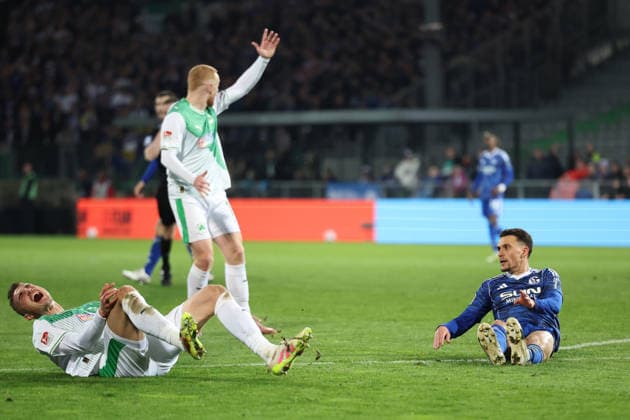 28.02.2026, xrekx, Fussball 2.Bundesliga, SpVgg Greuther Fuerth - FC Schalke 04 v.l. Foulspiel Dejan Ljubicic (FC Schalke 04) Philipp Ziereis (SpVgg Greuther Fuerth) Gelbe Karte (DFL DFB REGULATIONS PROHIBIT ANY USE OF PHOTOGRAPHS as IMAGE SEQUENCES and or QUASI-VIDEO) Fuerth