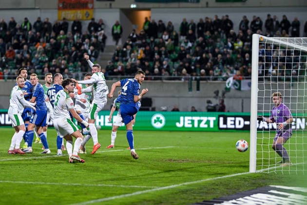28.02.2026, Fussball, 2. Bundesliga, Saison 2025 2026, 24. Spieltag, SpVgg Greuther Fürth - FC Schalke 04, Torchance Hasan Kurucay (FC Schalke 04) xRHR-FOTO YYx