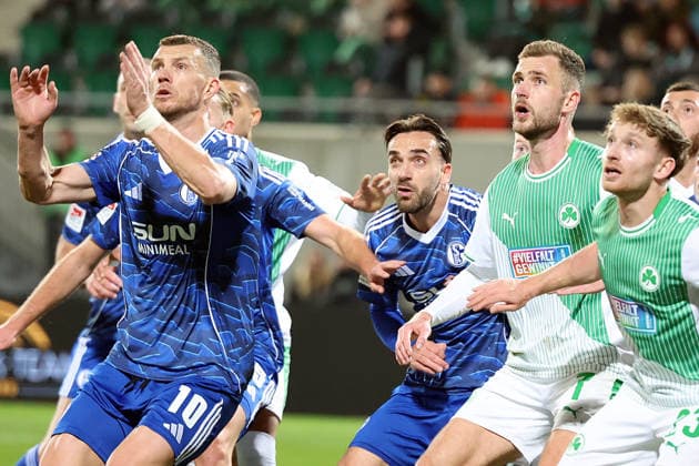 28.02.2026, xrekx, Fussball 2.Bundesliga, SpVgg Greuther Fuerth - FC Schalke 04 v.l. Edin Dzeko (FC Schalke 04) Kenan Karaman (FC Schalke 04) Dennis Srbeny (SpVgg Greuther Fuerth) Jannik Dehm (SpVgg Greuther Fuerth) (DFL DFB REGULATIONS PROHIBIT ANY USE OF PHOTOGRAPHS as IMAGE SEQUENCES and or QUASI-VIDEO) Fuerth