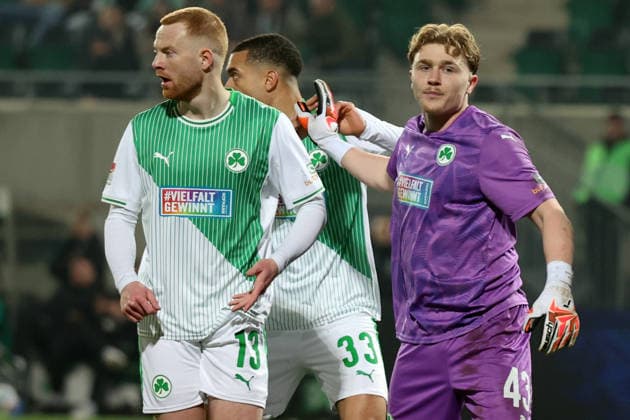 28.02.2026, xrekx, Fussball 2.Bundesliga, SpVgg Greuther Fuerth - FC Schalke 04 v.l. Paul Will (SpVgg Greuther Fuerth) Maximilian Dietz (SpVgg Greuther Fuerth) Silas Prüfrock Pruefrock (SpVgg Greuther Fuerth) (DFL DFB REGULATIONS PROHIBIT ANY USE OF PHOTOGRAPHS as IMAGE SEQUENCES and or QUASI-VIDEO) Fuerth