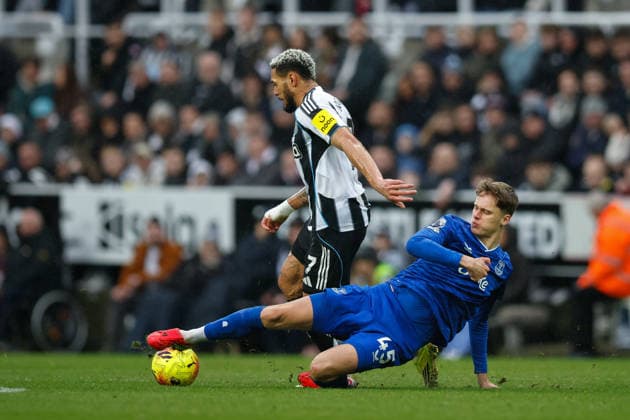 Newcastle United v Everton, Premier League Harrison Armstrong of Everton challenges with Joelinton of Newcastle United during the Premier League match between Newcastle United and Everton at St. James s Park, Newcastle, UK on 28 February 2026. Newcastle St. James s Park Tyne and Wear UK Editorial use only DataCo restrictions apply See www.football-dataco.com , Copyright: xCraigxCowanx PSI-23820-0199